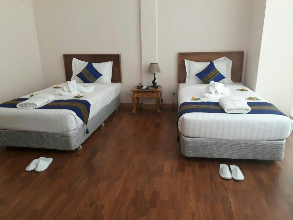 Famous Hotel Loikaw Eksteriør bilde